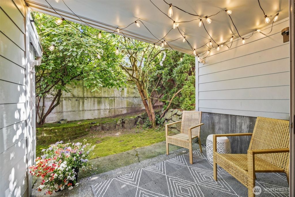 Photo of 9522 1st Avenue NE #B6, Seattle, WA 98115 (MLS # 2394328)