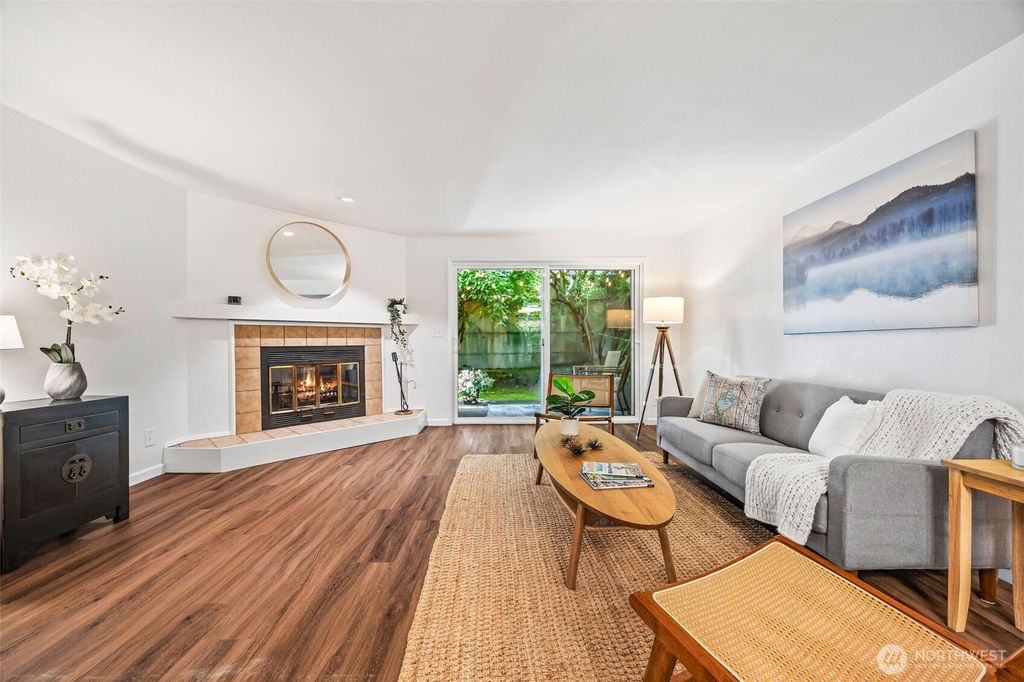 Photo of 9522 1st Avenue NE #B6, Seattle, WA 98115 (MLS # 2394328)