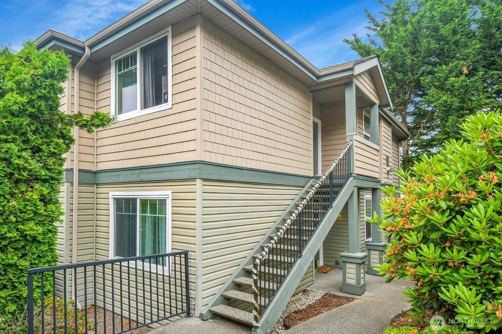 Photo of 1500 S 18th Street #J102, Renton, WA 98055 (MLS # 2401260)