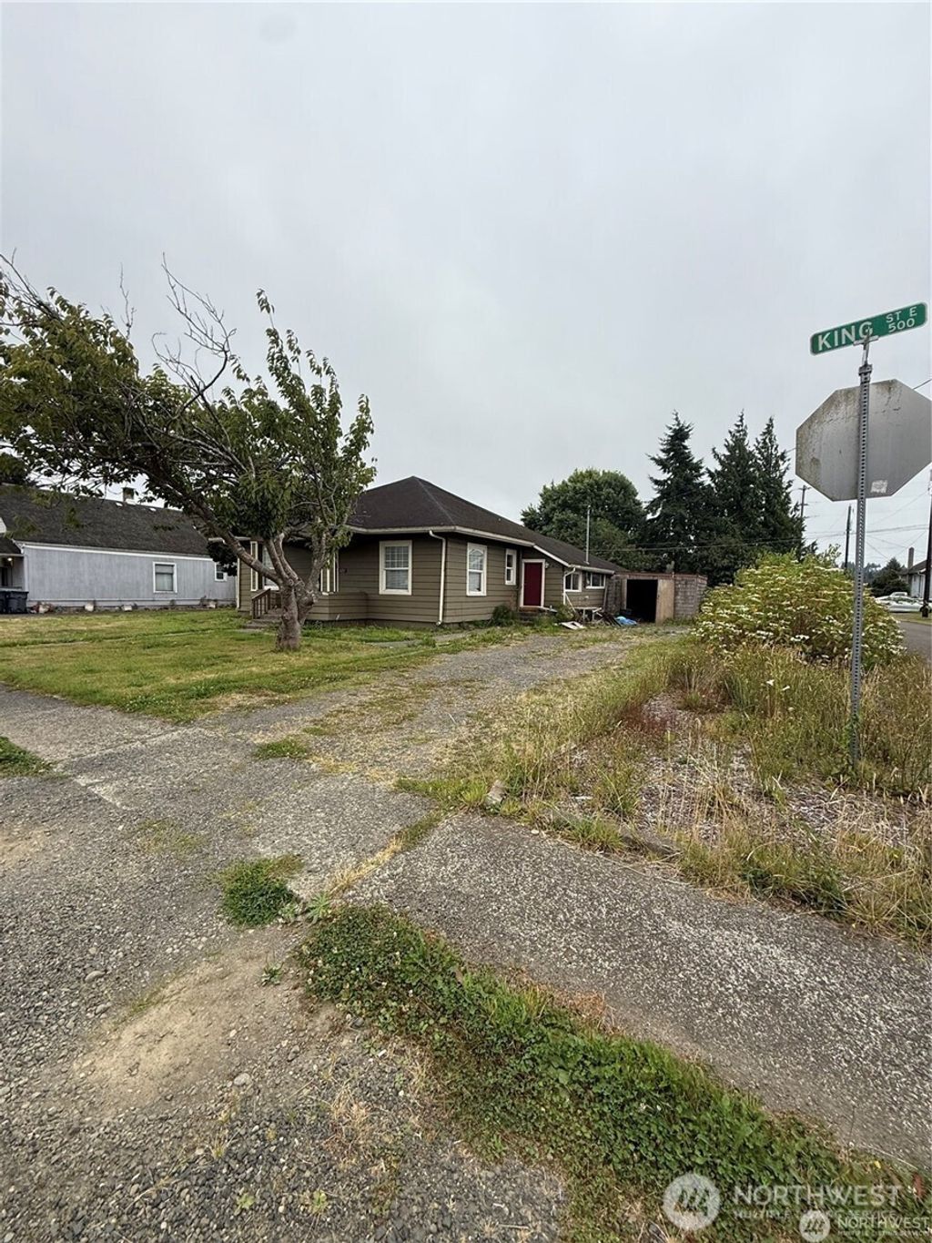 Photo of 521 W King Street, Aberdeen, WA 98520 (MLS # 2446985)