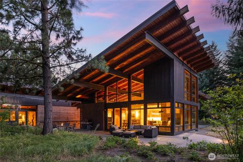 Photo of 250 Leaden Queen Lane, Cle Elum, WA 98922 (MLS # 2407089)