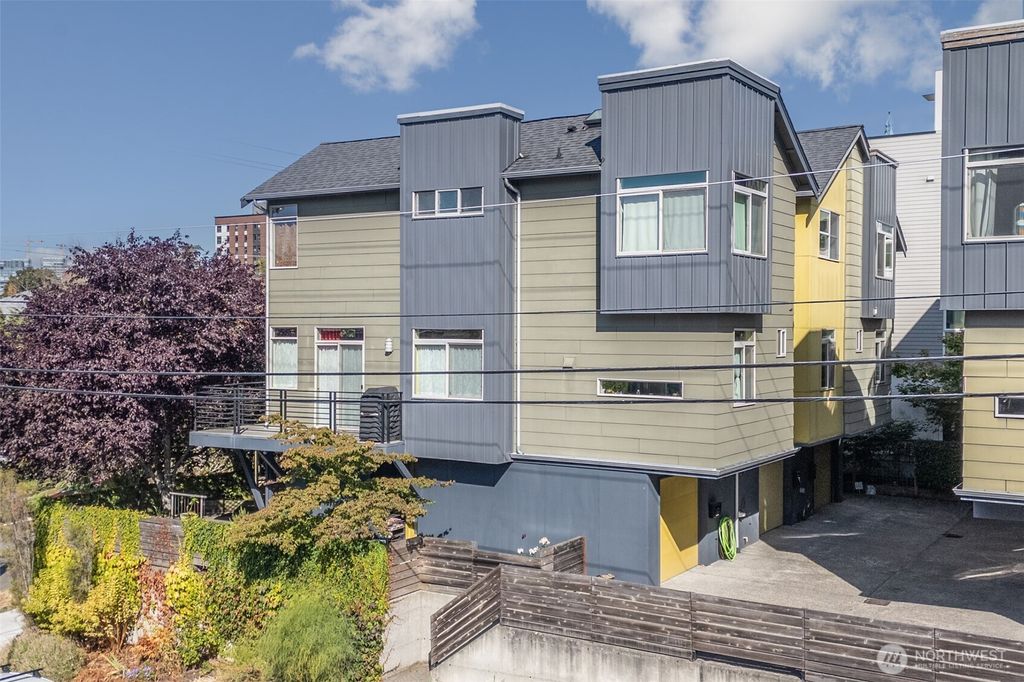 Photo of 902 13th Avenue, Seattle, WA 98122 (MLS # 2440281)