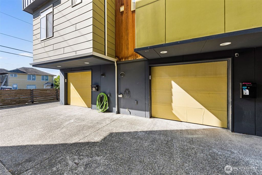 Photo of 902 13th Avenue, Seattle, WA 98122 (MLS # 2440281)