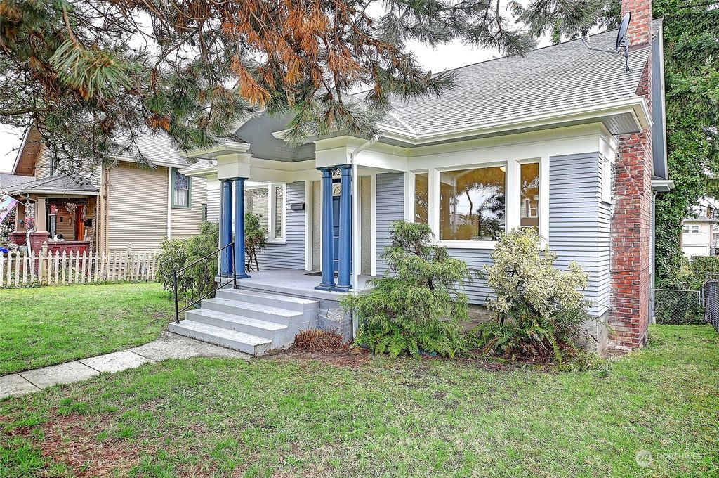 Photo of 1620 Oakes Avenue, Everett, WA 98201 (MLS # 2055362)