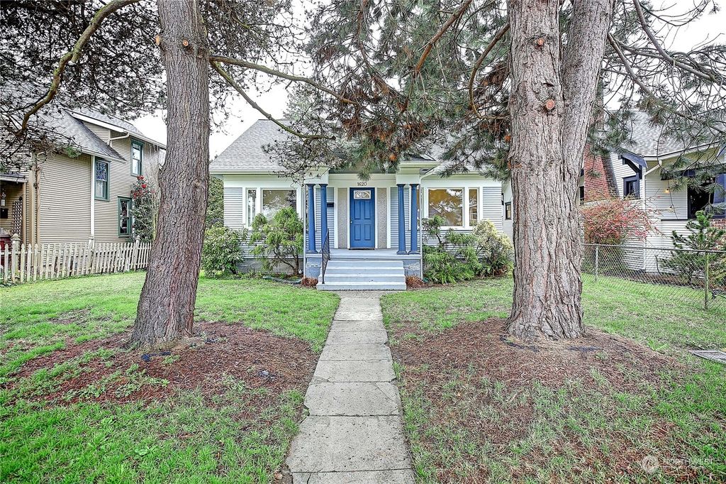 Photo of 1620 Oakes Avenue, Everett, WA 98201 (MLS # 2055362)