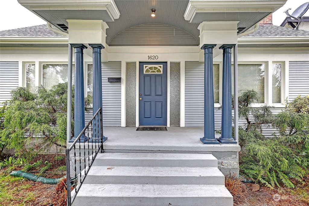 Photo of 1620 Oakes Avenue, Everett, WA 98201 (MLS # 2055362)