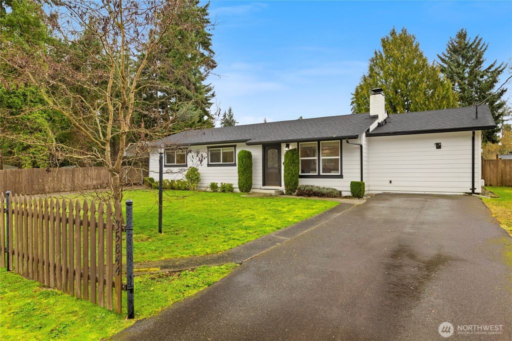 Photo of 35844 13th Avenue SW, Federal Way, WA 98126 (MLS # 2523079)