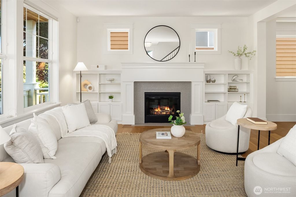 Photo of 7051 34th Avenue NE, Seattle, WA 98115 (MLS # 2555930)