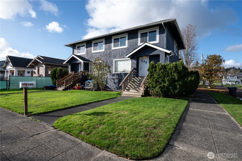 300 W 3rd Street