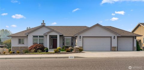 Photo of 1992 Stoneridge Drive, East Wenatchee, WA 98802 (MLS # 2438024)