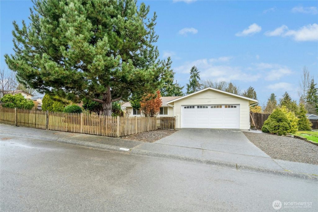 Photo of 12131 47th Drive SE, Everett, WA 98208 (MLS # 2333793)