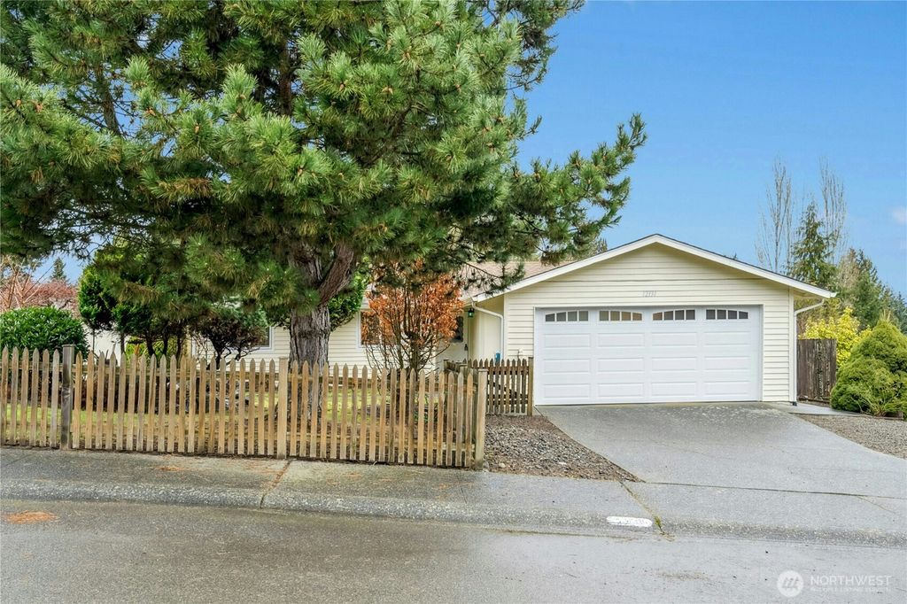 Photo of 12131 47th Drive SE, Everett, WA 98208 (MLS # 2333793)