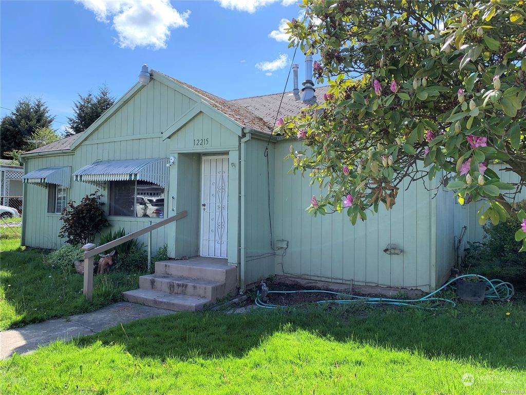 Photo of 12215 45th Avenue S, Tukwila, WA 98178 (MLS # 2065409)