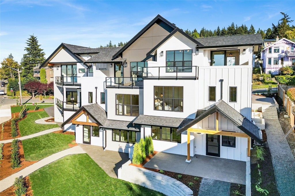Photo of 502 12th Street, Bellingham, WA 98225 (MLS # 2597556)
