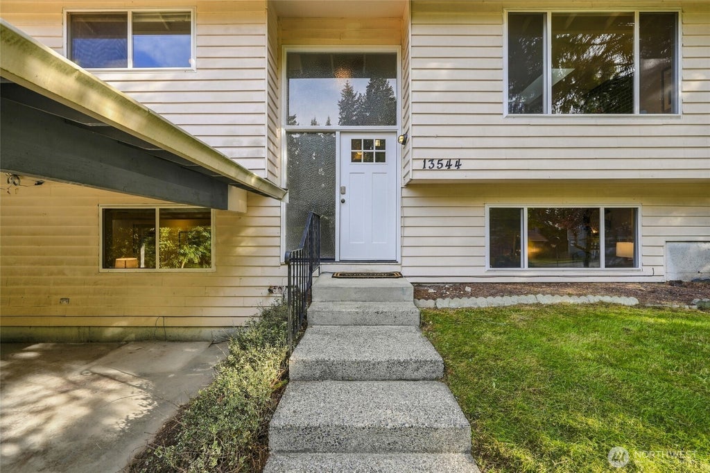 Photo of 13544 127th Avenue NE, Kirkland, WA 98034 (MLS # 2591248)