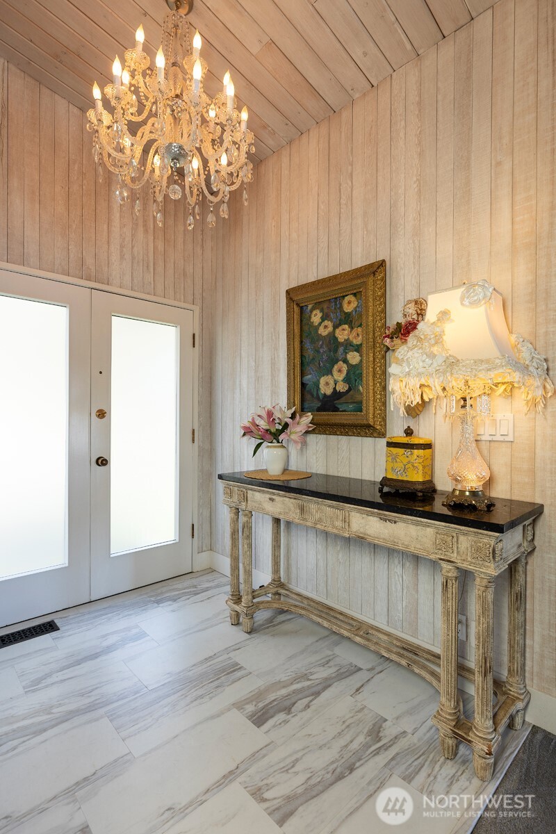 3510 W Commodore Way