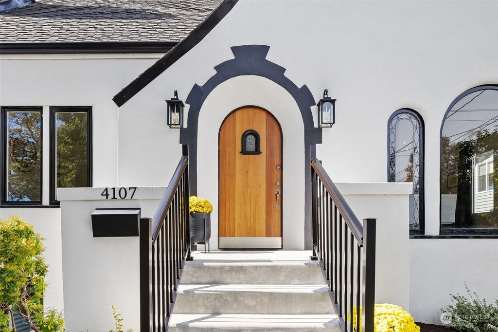 Photo of 4107 Sunnyside Avenue N, Seattle, WA 98103 (MLS # 2300237)