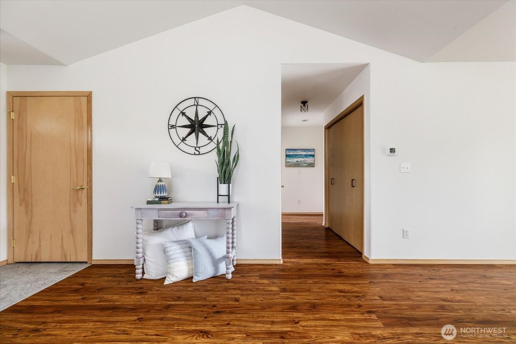 listing image 9364311578592154400