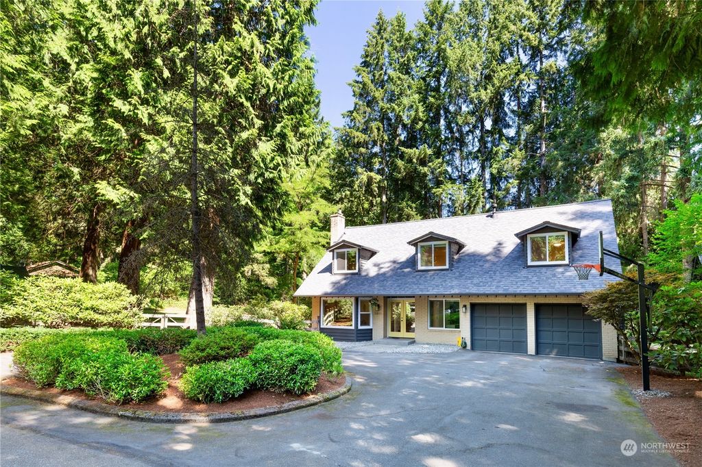 Photo of 13840 NE 44th Place, Bellevue, WA 98005 (MLS # 2264998)