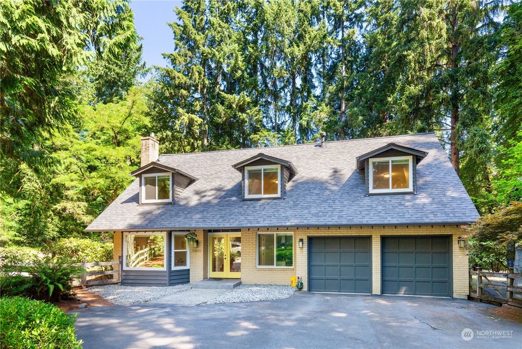 Photo of 13840 NE 44th Place, Bellevue, WA 98005 (MLS # 2264998)