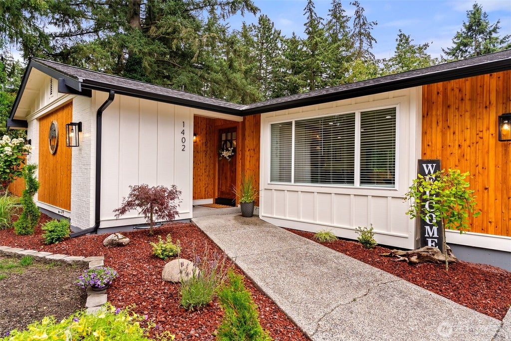 Photo of 1402 159th Street Ct E, Tacoma, WA 98445 (MLS # 2556723)