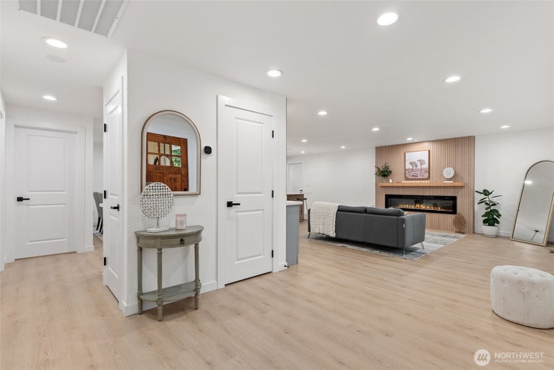 1402 159th Street Ct E