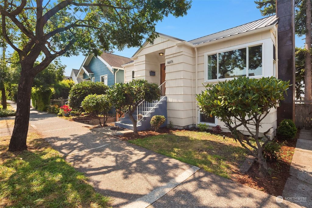 Photo of 6615 Flora Avenue S, Seattle, WA 98108 (MLS # 2156107)