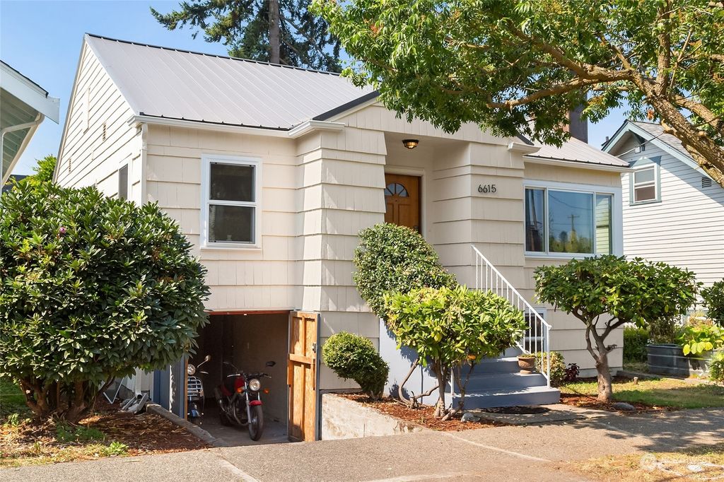 Photo of 6615 Flora Avenue S, Seattle, WA 98108 (MLS # 2156107)