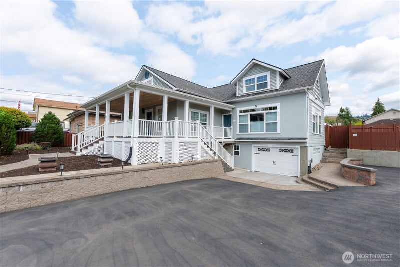 322 NE Kirby Avenue