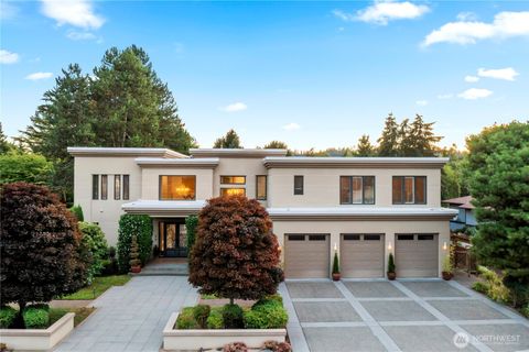 Photo of 2 Crescent Key SE, Bellevue, WA 98006 (MLS # 2487300)