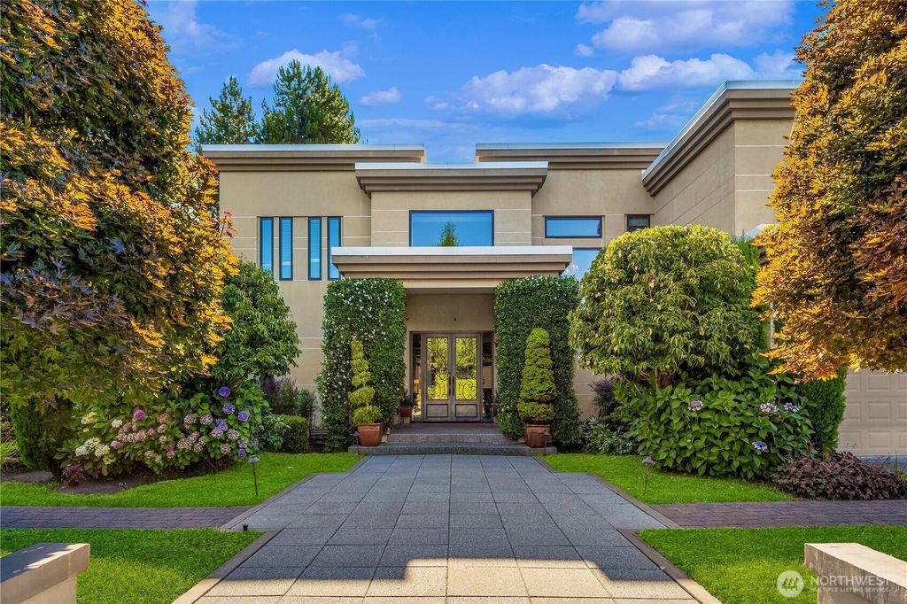 Photo of 2 Crescent Key SE, Bellevue, WA 98006 (MLS # 2487300)