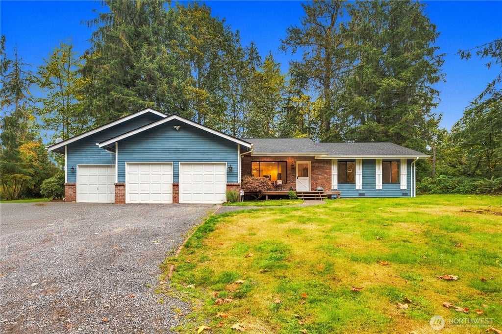 Photo of 25434 SE 219th Street, Maple Valley, WA 98038 (MLS # 2585917)
