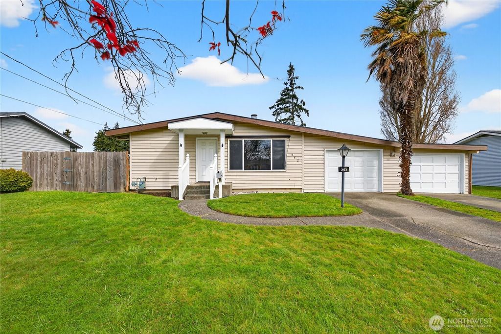 Photo of 282 SW 10th Ave Ave, Oak Harbor, WA 98277 (MLS # 2498984)