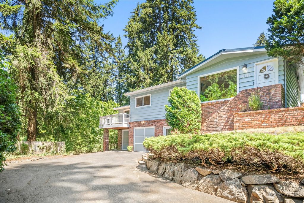 Photo of 18436 Ballinger Wy Way NE, Lake Forest Park, WA 98155 (MLS # 2265937)