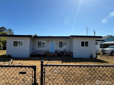 Photo of 1416 Washington Avenue S, Long Beach, WA 98631 (MLS # 2419253)