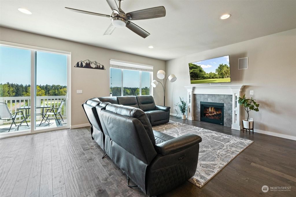 Photo of 18932 123rd Avenue SE, Renton, WA 98058 (MLS # 2066869)