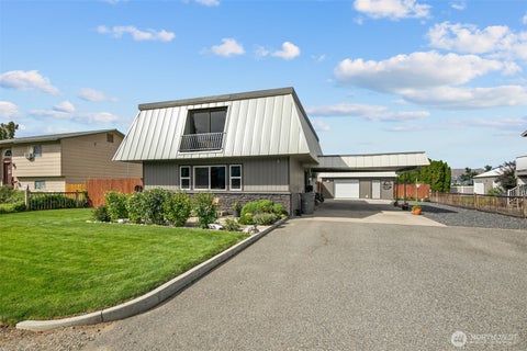 Photo of 2214 NW Columbia Avenue, East Wenatchee, WA 98802 (MLS # 2577471)