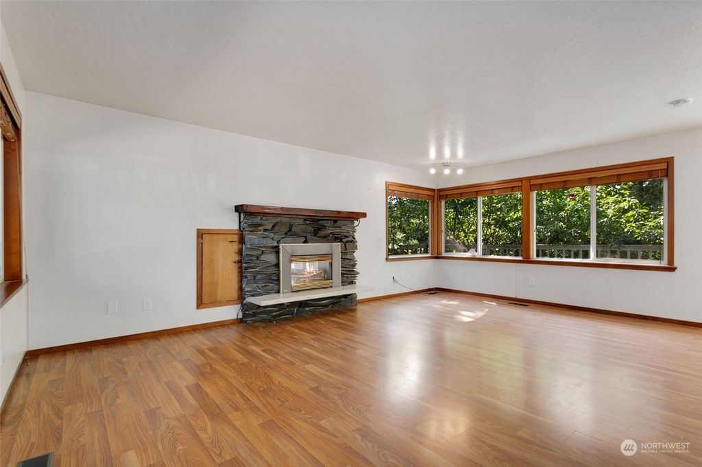 listing image 9362487274561986646
