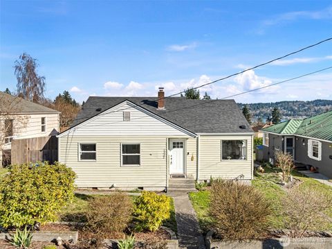 Photo of 1332 Nipsic Avenue, Bremerton, WA 98310 (MLS # 2486328)
