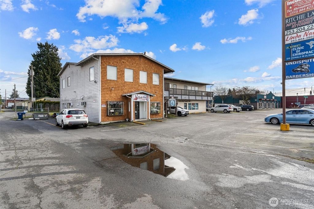 Photo of 1020 A Street SE, Auburn, WA 98002 (MLS # 2518114)