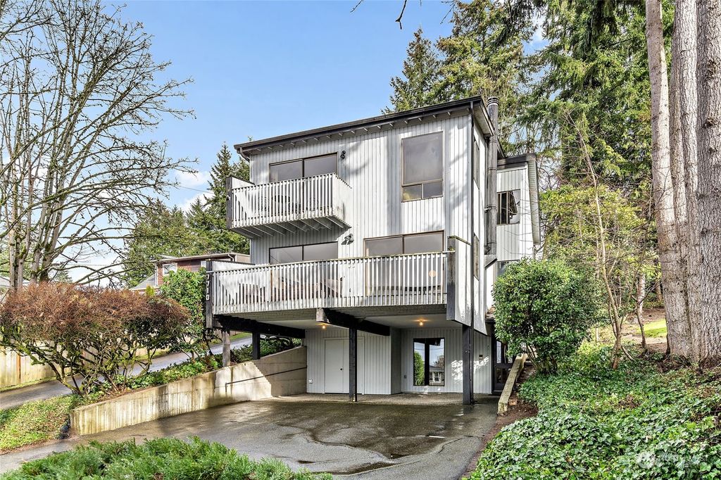Photo of 7710 115th Place NE, Kirkland, WA 98033 (MLS # 2037303)