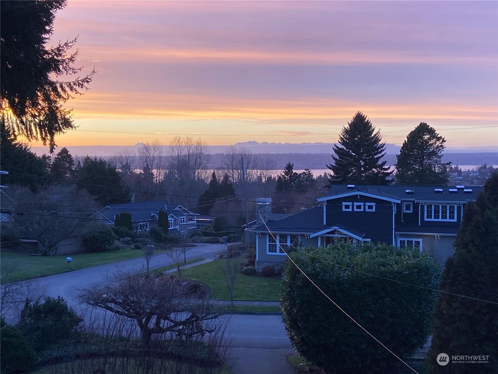 Photo of 7710 115th Place NE, Kirkland, WA 98033 (MLS # 2037303)