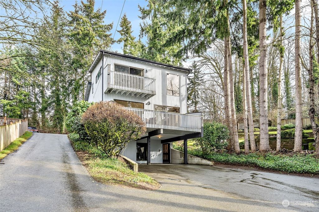Photo of 7710 115th Place NE, Kirkland, WA 98033 (MLS # 2037303)