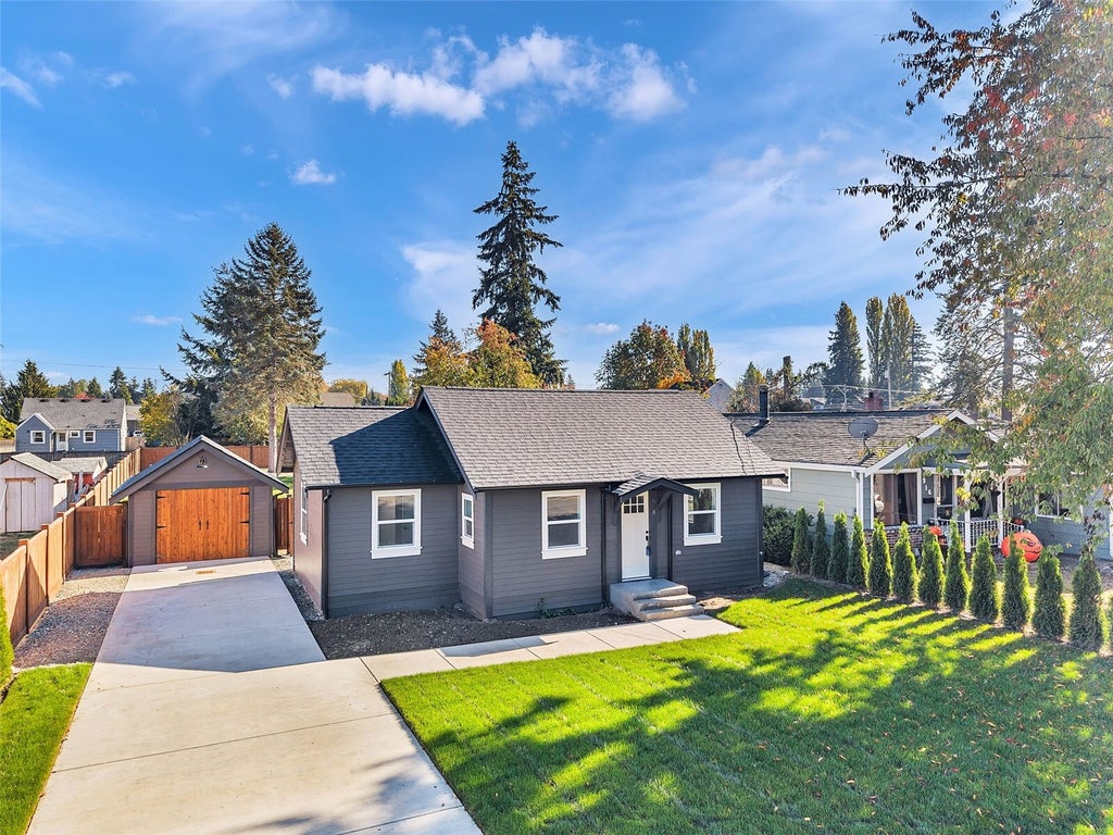 Photo of 918 Union Avenue, Marysville, WA 98270 (MLS # 2590662)