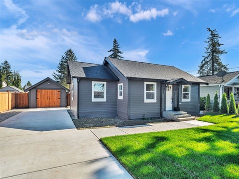 Photo of 918 Union Avenue, Marysville, WA 98270 (MLS # 2590662)