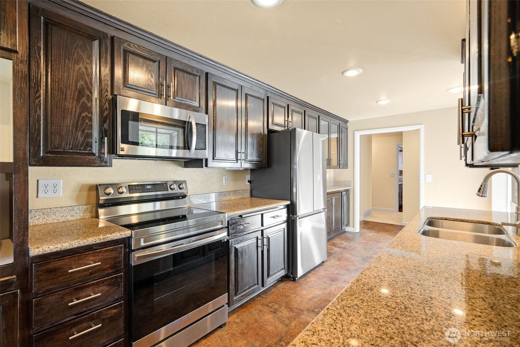 Photo of 21845 15th Avenue S, Des Moines, WA 98198 (MLS # 2418993)