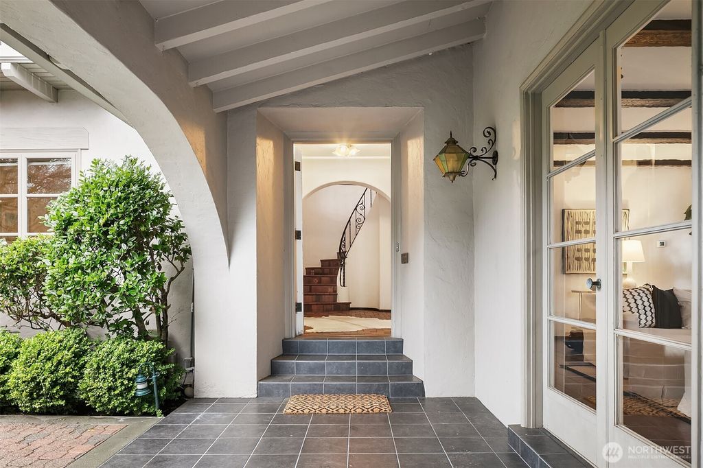 Photo of 1533 Shenandoah Drive E, Seattle, WA 98112 (MLS # 2465412)