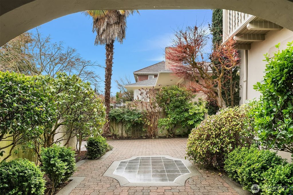 Photo of 1533 Shenandoah Drive E, Seattle, WA 98112 (MLS # 2465412)