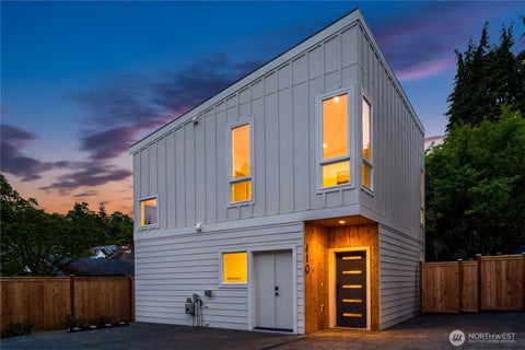 Photo of 110 29th Avenue E, Seattle, WA 98112 (MLS # 2561804)