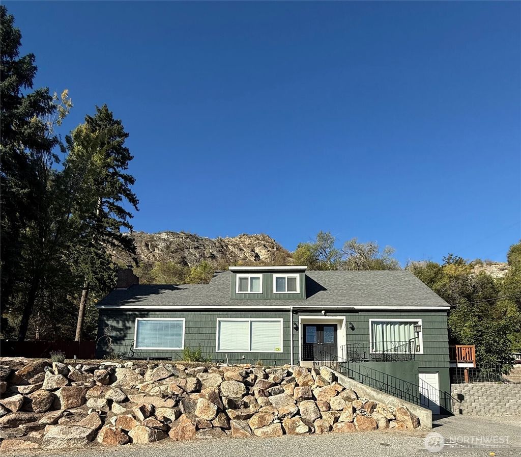 Photo of 132 Montvu Drive, Omak, WA 98841 (MLS # 2441032)